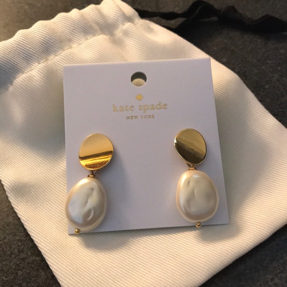 kate spade Jewelry - NEW Kate Spade pearl & gold standard drop earrings